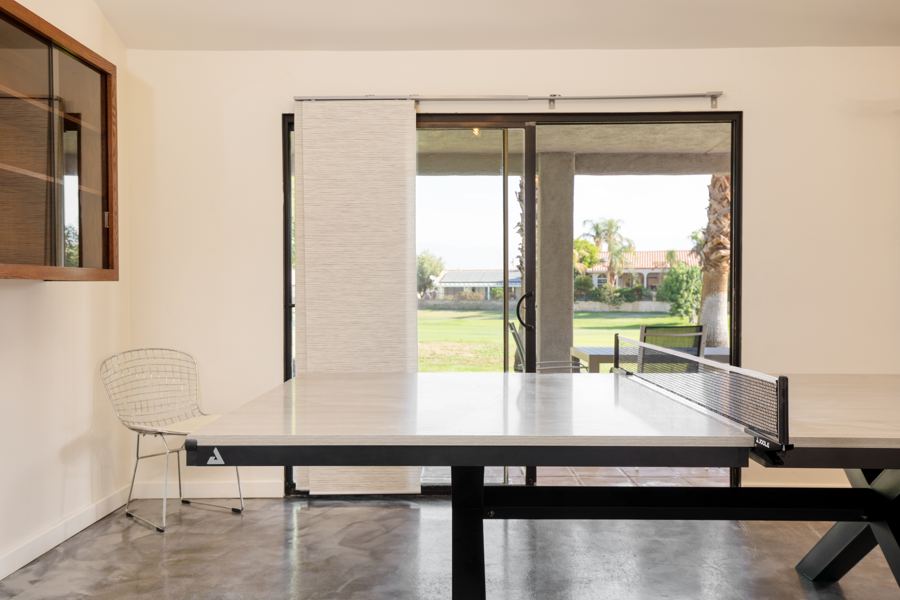 Ping-pong table
